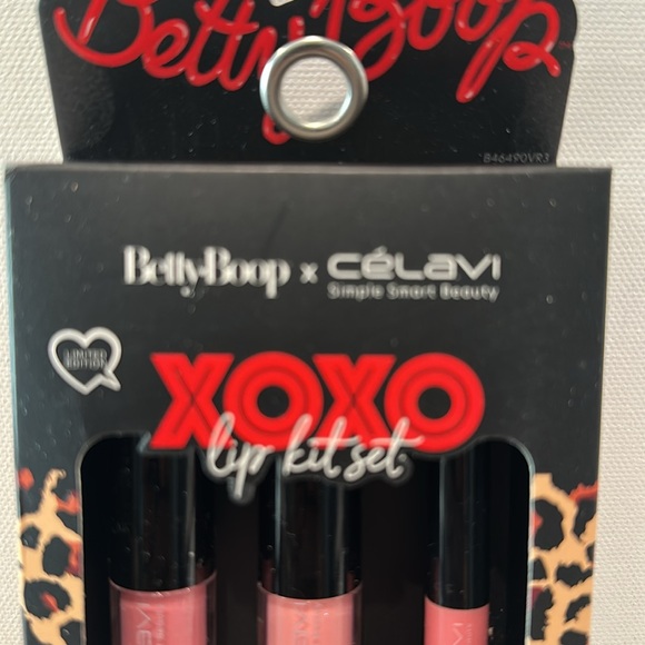 Betty Boop X Celavi XOXO Lip Kit Set with 2 Lip Oils and 1 Lip Liner. - Picture 3 of 4